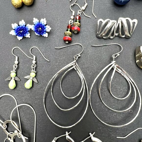 Pierced Fashion Earrings Lot 45 Pair Gold & Silver Tone Variety Wearable Vtg Now - Picture 3 of 11